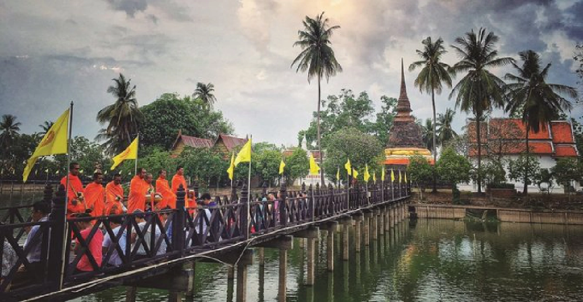 ชวนร่วมตักบาตรวิถีไทย ณ วัดตระพังทองสุโขทัย