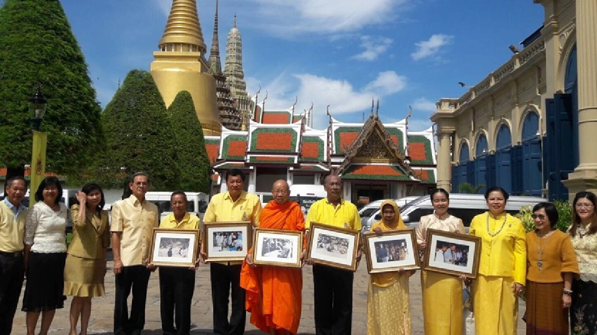 7 บุคคลในภาพร่วมถวายพระพรในหลวง 7 บุคคลในภาพร่วมถวายพระพรในหลวง