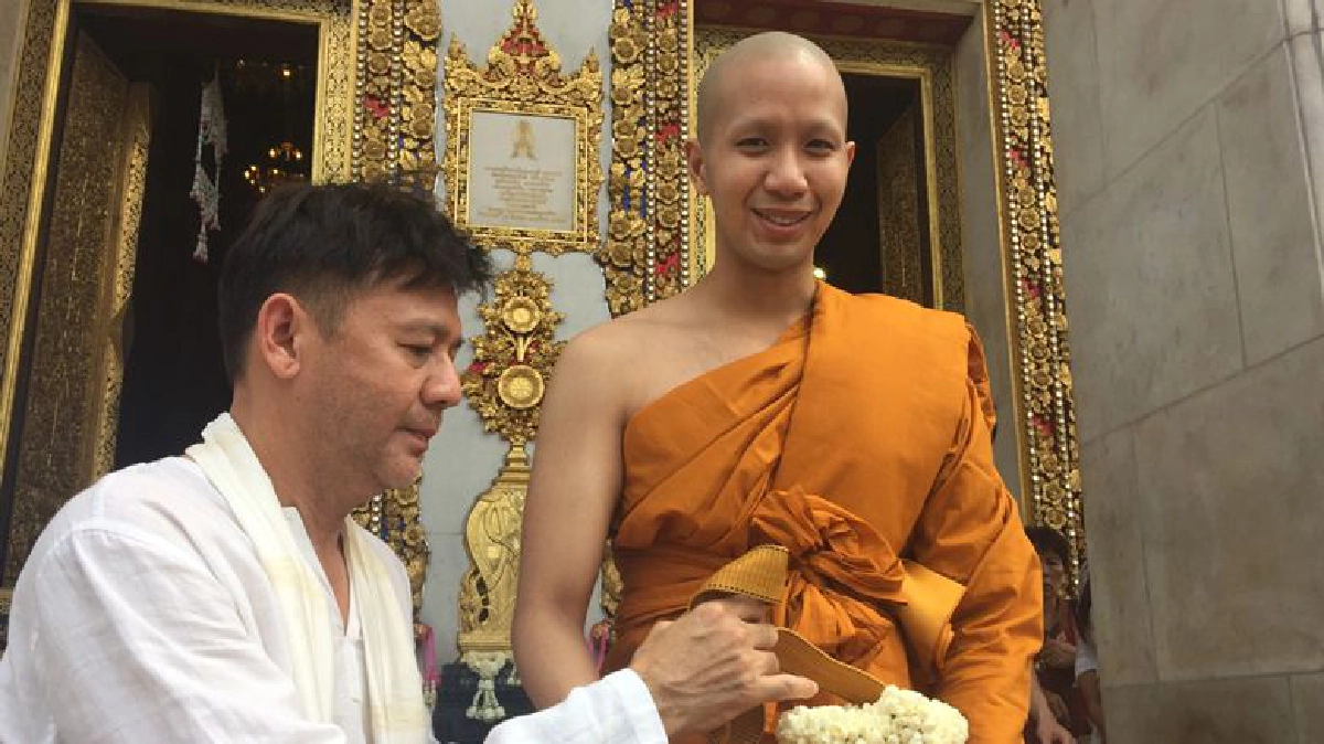 'เพชร' บวชให้ 'แม่พุ่มพวง' แล้ว 'เพชร' บวชให้ 'แม่พุ่มพวง' แล้ว