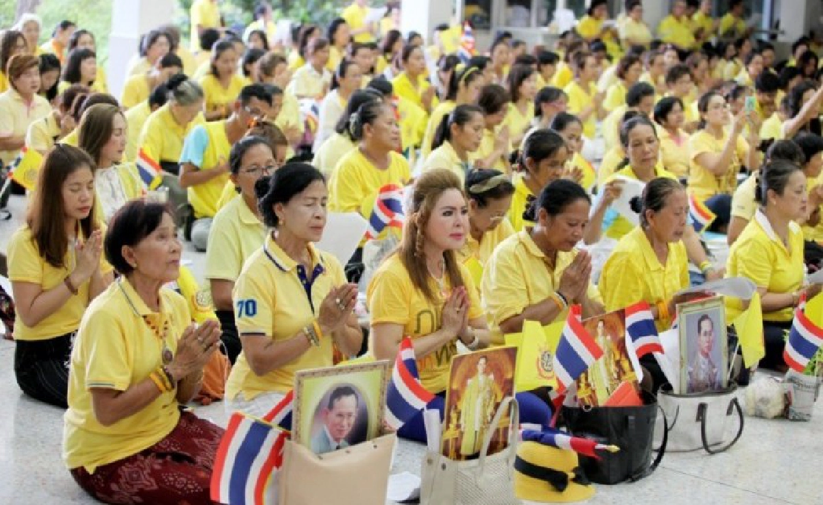 ประชาชนร่วมปฏิบัติธรรม ถวายเป็นพระราชกุศลแด่พระเจ้าอยู่หัว ประชาชนร่วมปฏิบัติธรรม ถวายเป็นพระราชกุศลแด่พระเจ้าอยู่หัว