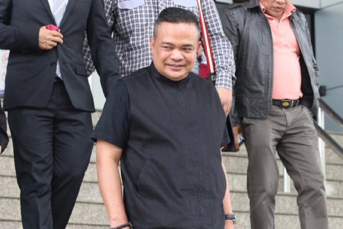 คุก2ปีไม่รออาญา‘ตู่’หมิ่น‘มาร์ค’สั่งฆ่าปชช.