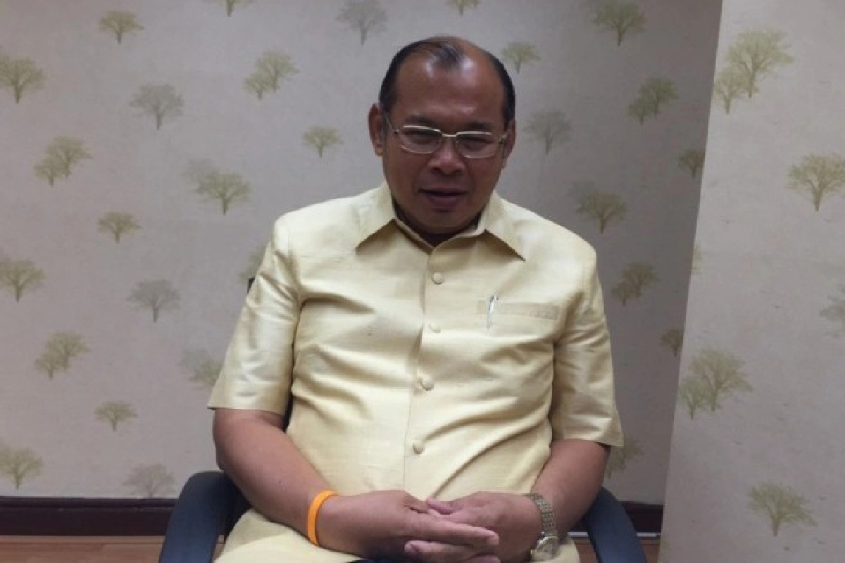 คุรุสภาสั่งพักใบอนุญาตฯครูสวนกุหลาบโพสต์คลิปมีเซ็กส์