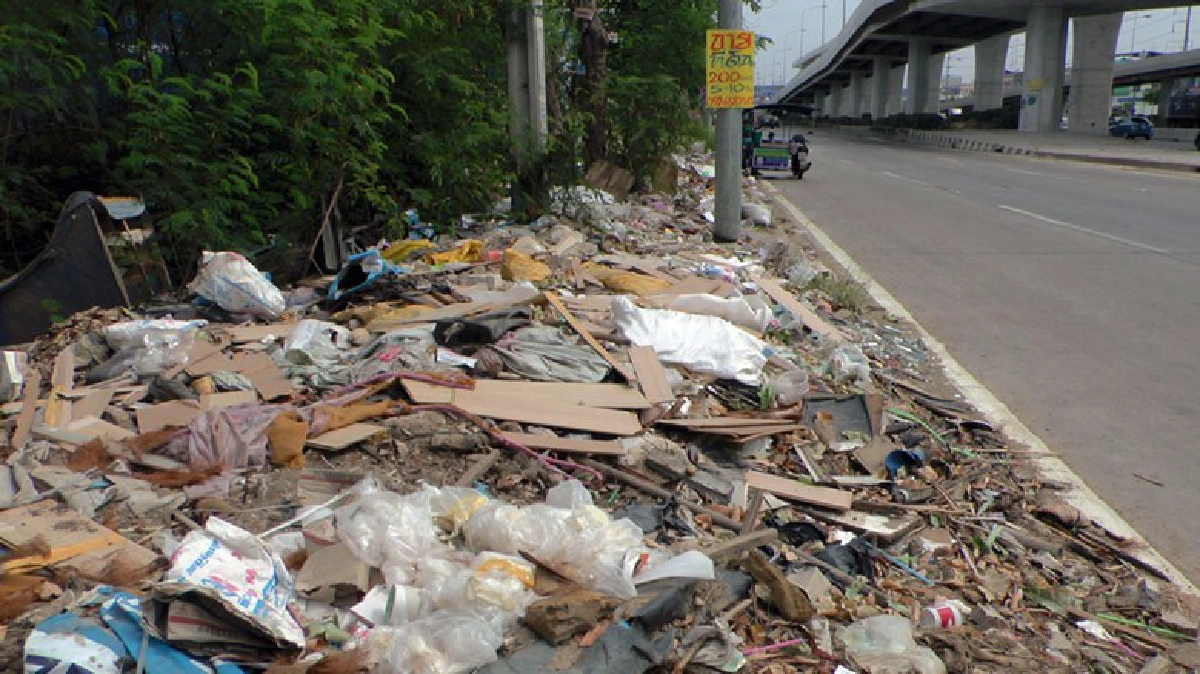 ทางเท้าหรือที่ทิ้งขยะ