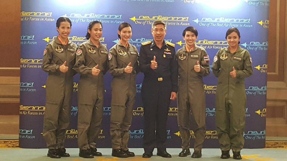 5นักบินหญิงทำภารกิจเฉกนักบินชาย 
