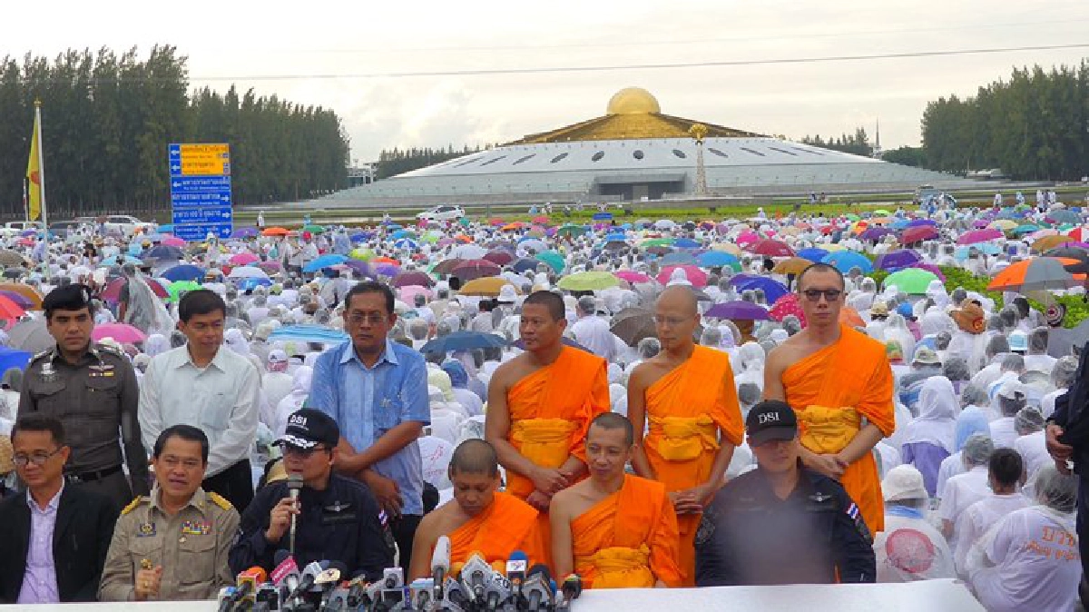 (คลิป) ย้อนรอยเหตุการณ์ 6 ชม.ระทึก ตรวจค้น‘วัดพระธรรมกาย’ (คลิป) ย้อนรอยเหตุการณ์ 6 ชม.ระทึก ตรวจค้น‘วัดพระธรรมกาย’