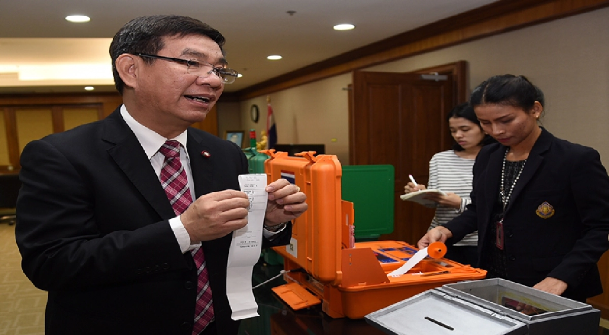 สังเกตุการณ์ประชามติซบ  กกต.ไม่เชิญใคร อ้างรับรองไม่ไหว