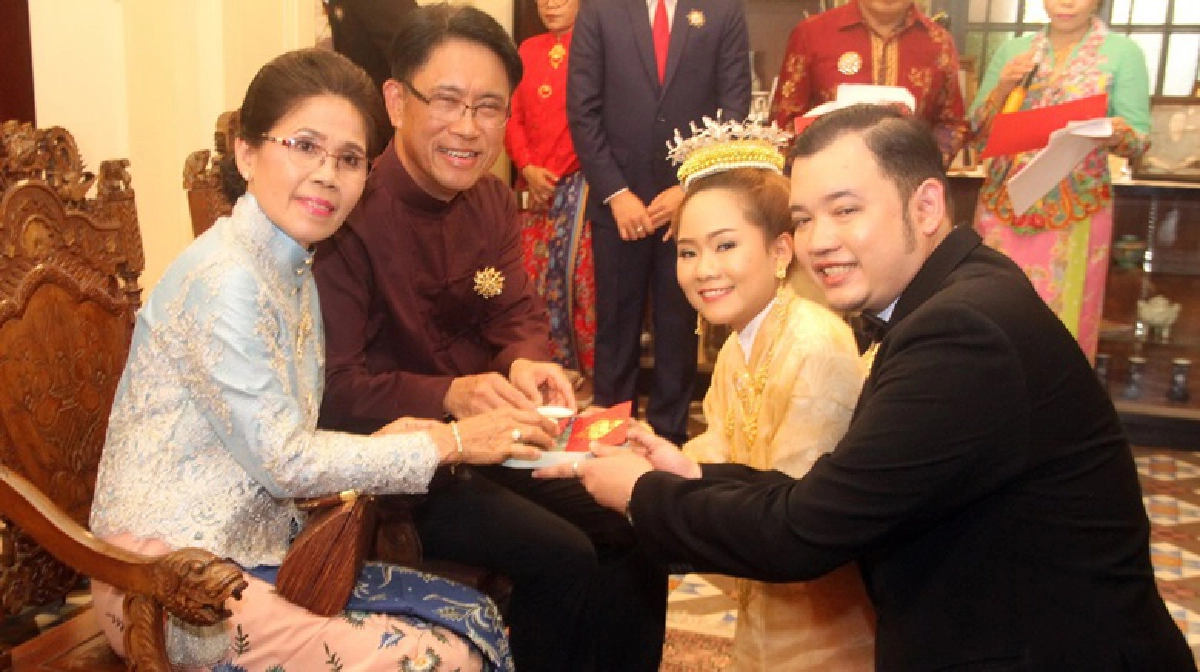 วิวาห์บาบ๋าภูเก็ตคึกคัก มีคู่รักทั้งไทย-เทศร่วม6คู่ วิวาห์บาบ๋าภูเก็ตคึกคัก มีคู่รักทั้งไทย-เทศร่วม6คู่