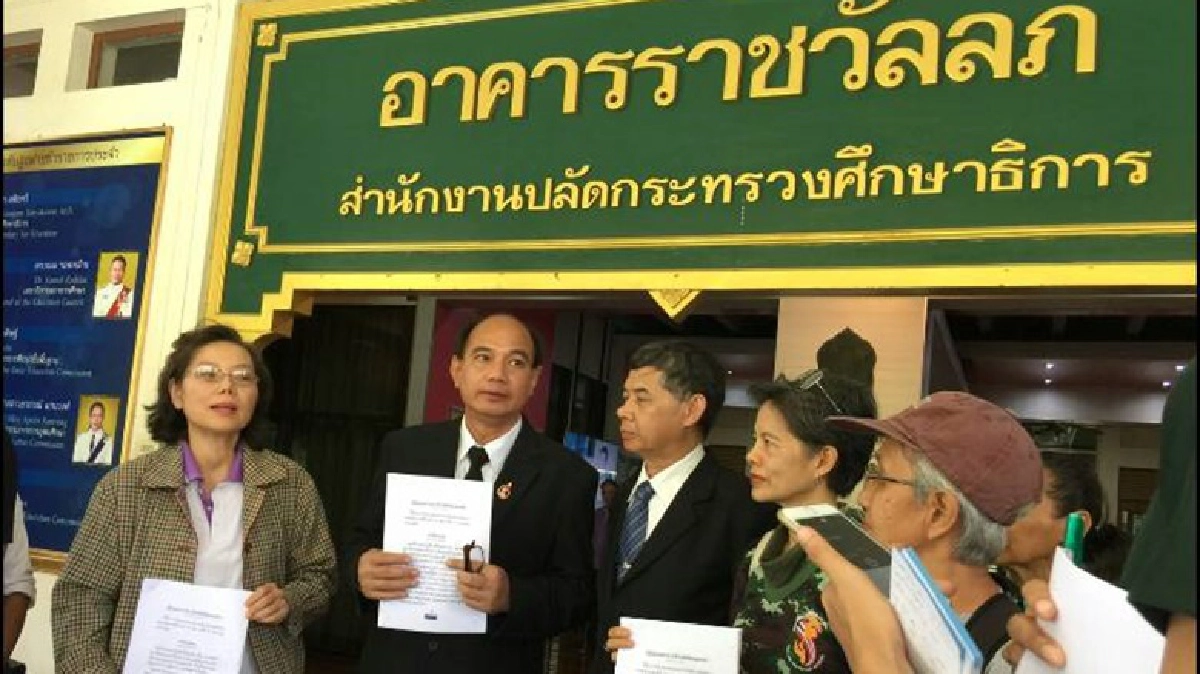 10ปีที่รอคอยม.44 เรียนฟรี15ปี   