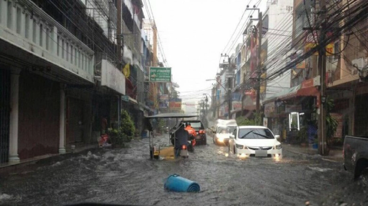 ฝนถล่มกรุงช่วงบ่าย ท่วมถนนหลายจุด หนักสุด“คันนายาว” 89 มม. ฝนถล่มกรุงช่วงบ่าย ท่วมถนนหลายจุด หนักสุด“คันนายาว” 89 มม.
