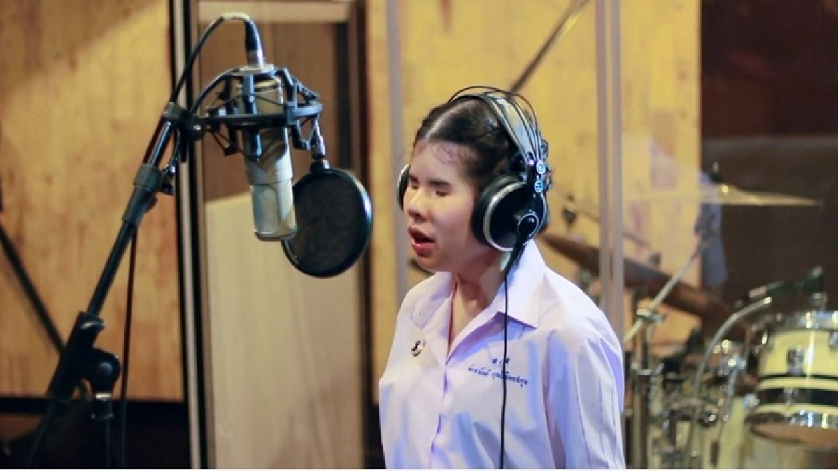 นร.ตาบอดร้องเพลงถวายพระพร (ชมคลิป) นร.ตาบอดร้องเพลงถวายพระพร (ชมคลิป)