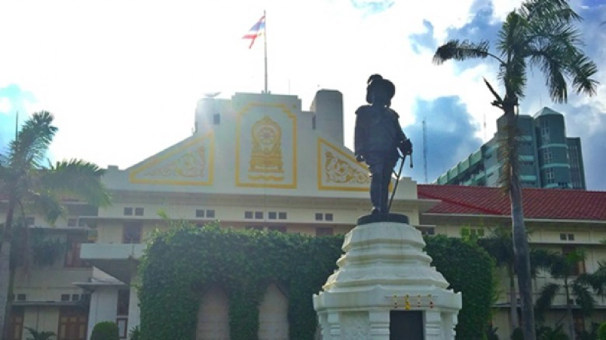 บูรณะใหญ่อาคารราชวัลลภ-รื้อฝ้าโชว์ “ตราราชวัลลภ” 