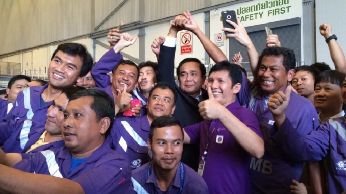 นายกฯ เยี่ยมศูนย์ซ่อมเครื่องบิน "อู่ตะเภา"