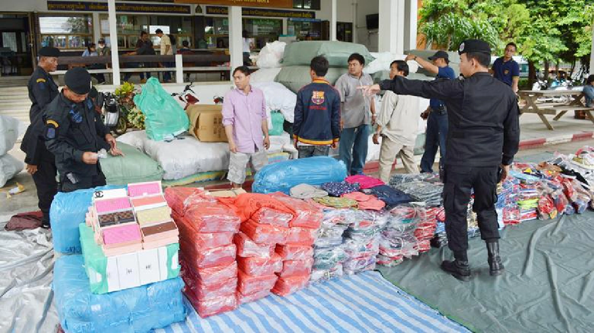บุกจับชุดกีฬาละเมิดลิขสิทธิ์บ้านเช่าใกล้ตลาดโรงเกลือ บุกจับชุดกีฬาละเมิดลิขสิทธิ์บ้านเช่าใกล้ตลาดโรงเกลือ