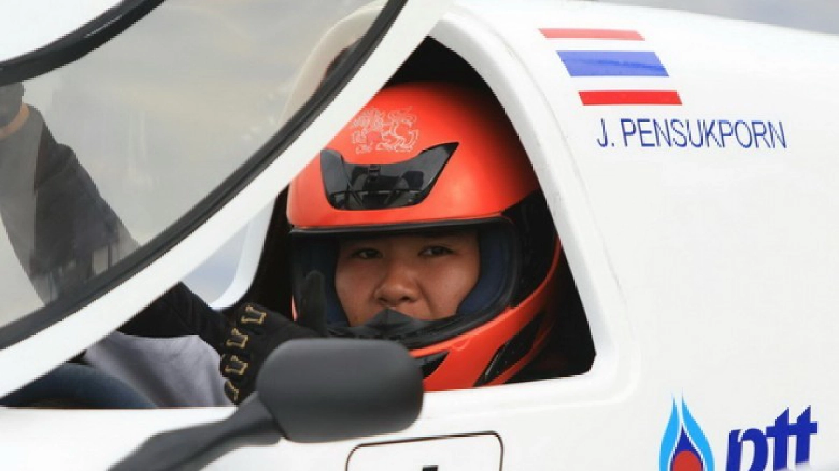 เจ้าถิ่นจัดเต็ม! ผงาดเบอร์ 1 ซิ่งผิวน้ำศรีโสธร เจ้าถิ่นจัดเต็ม! ผงาดเบอร์ 1 ซิ่งผิวน้ำศรีโสธร