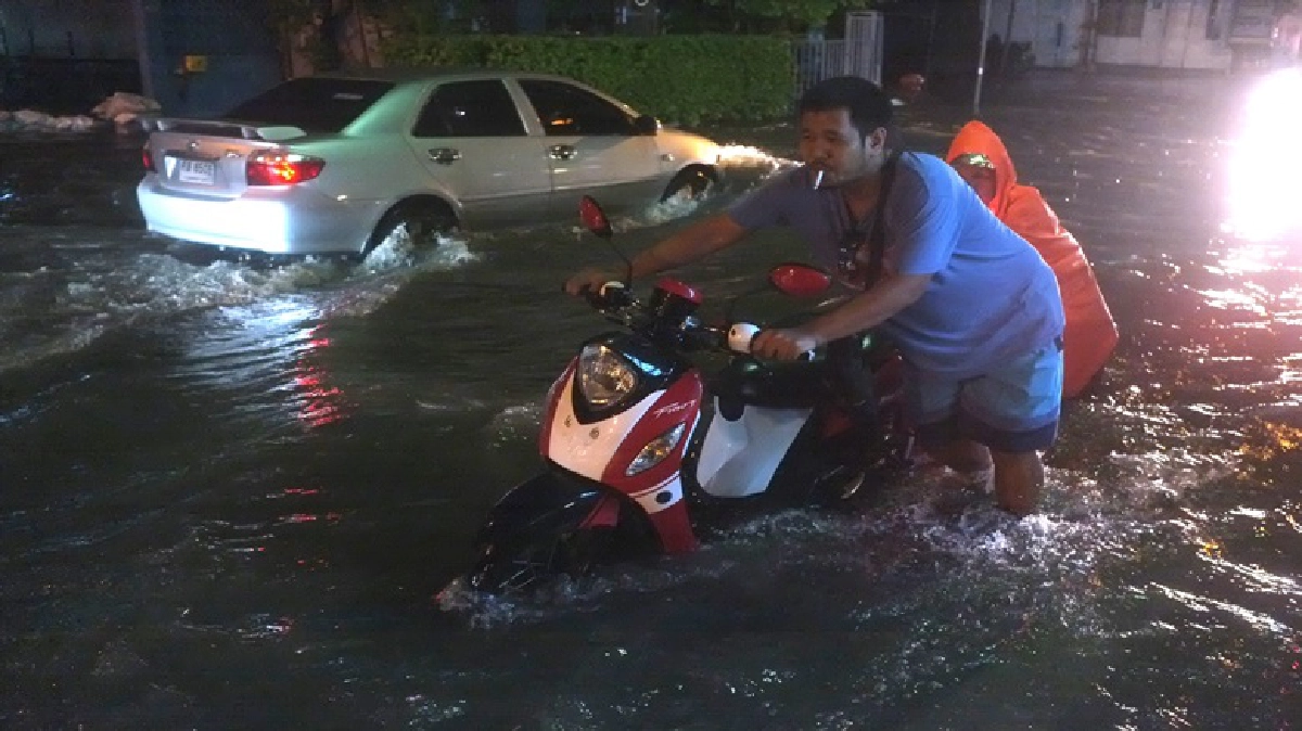 ฝนถล่มกรุง “บางกะปิ” แชมป์ 88 มิลลิเมตร ฝนถล่มกรุง “บางกะปิ” แชมป์ 88 มิลลิเมตร