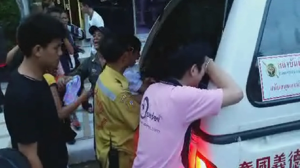 โจ๋อาชีวะอุกอาจไล่ยิงคู่อริสาววัย17ปีดับ โจ๋อาชีวะอุกอาจไล่ยิงคู่อริสาววัย17ปีดับ