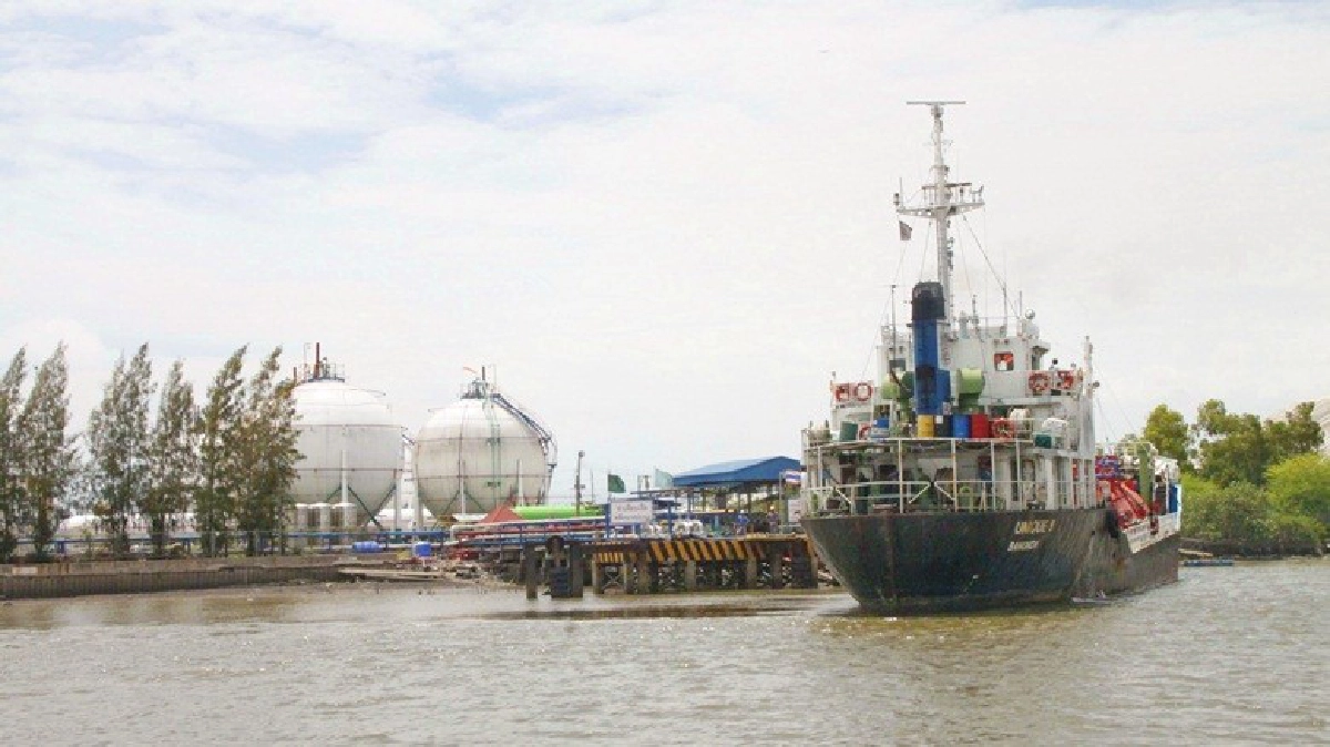ระทึก!ไฟไหม้เรือขนก๊าซLPGพันตันกลางปากอ่าว ระทึก!ไฟไหม้เรือขนก๊าซLPGพันตันกลางปากอ่าว