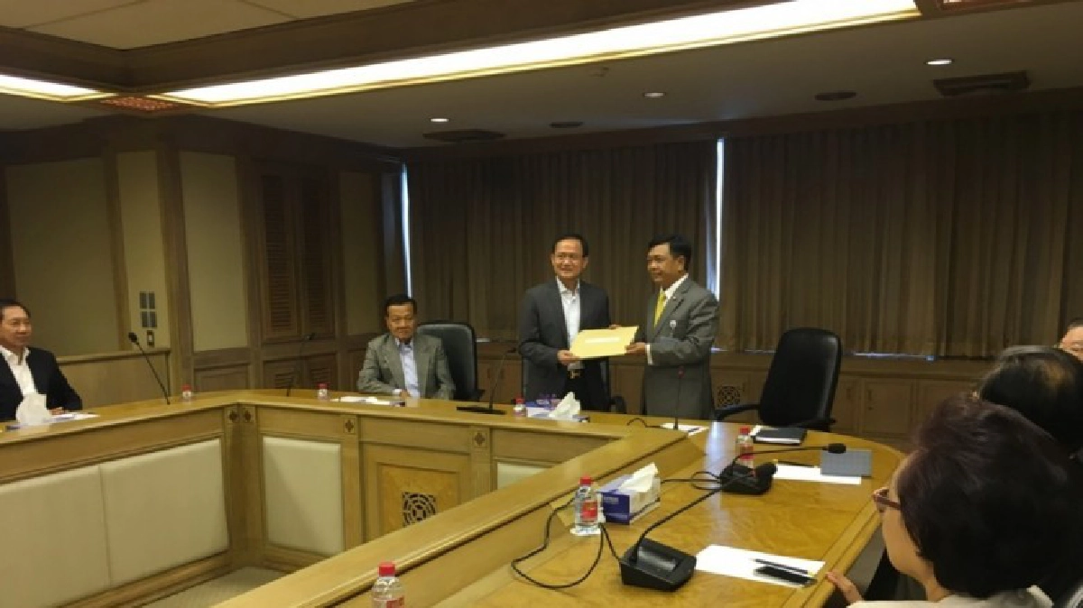 “อลงกรณ์”ยกคณะสปท.พบแกนนำพท.รับข้อเสนอปฏิรูปประเทศ