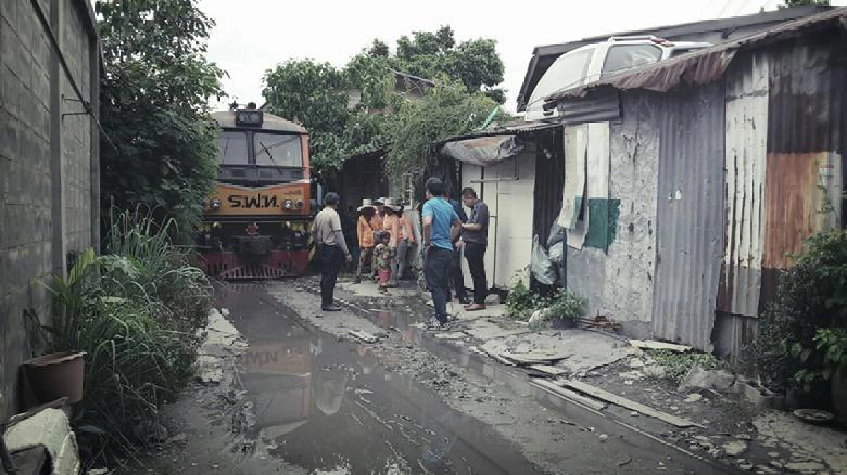 รถไฟหัวลากขบวนแท็งค์น้ำมันดิบตกราง รถไฟหัวลากขบวนแท็งค์น้ำมันดิบตกราง