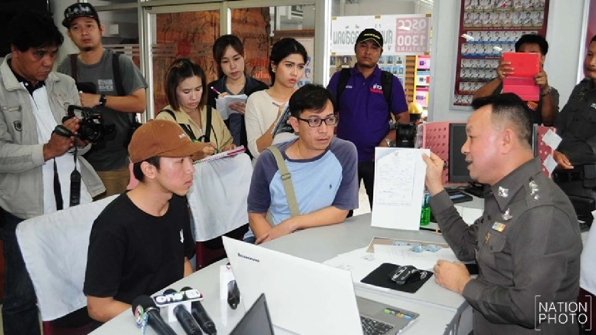 หนุ่มแจ้งความตร.ตบหัวรถล้ม