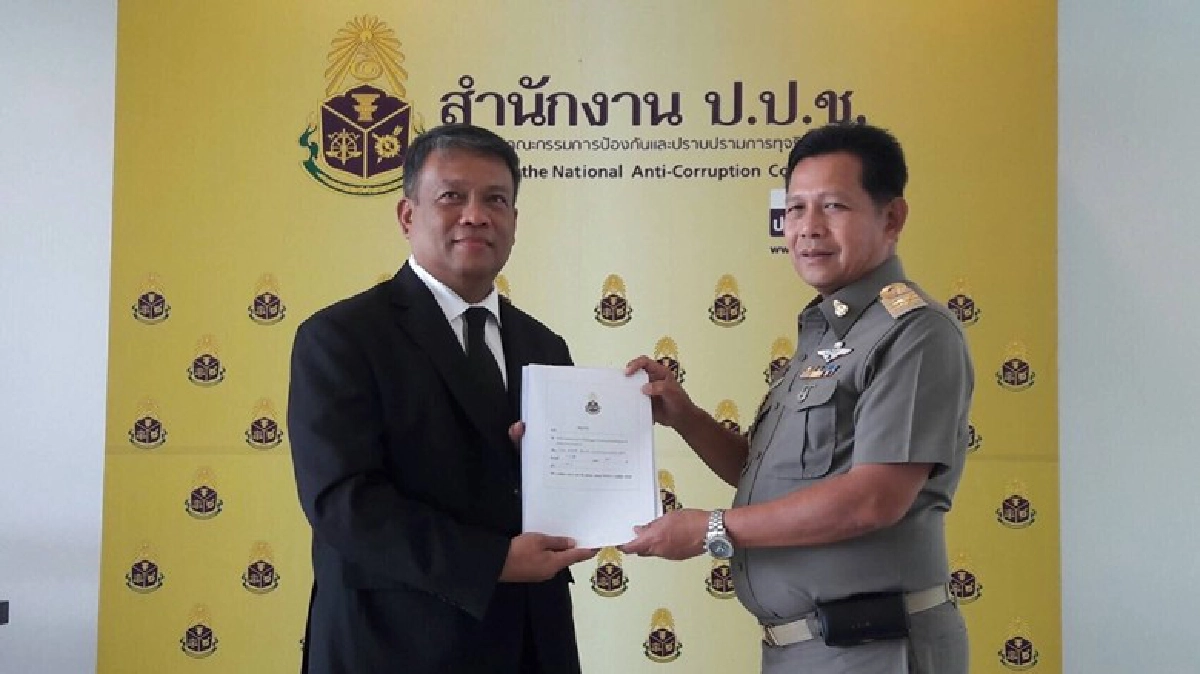 เช็คบิล "จารุพงศ์-อดีตผู้ว่าฯ12จว." ขนมวลชนร่วมนปช.