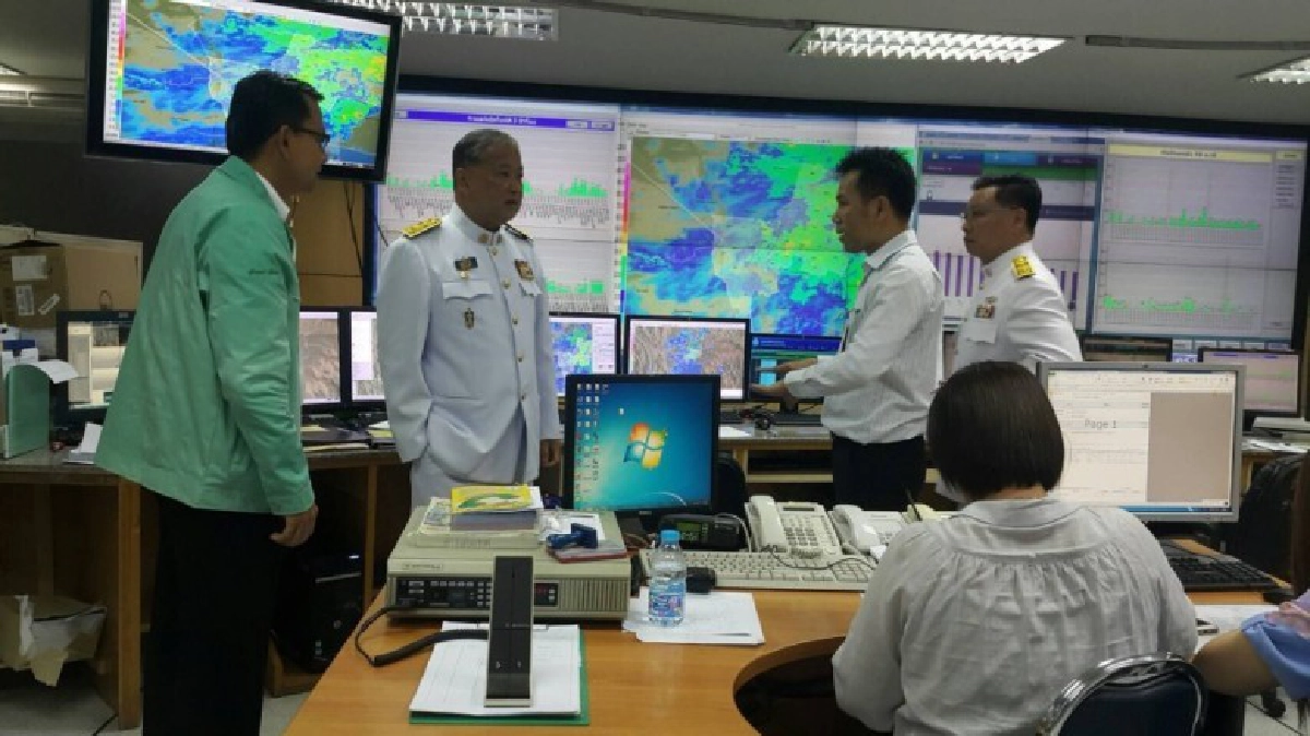 ฝนถล่มกรุง เขตพระนครหนักสุด ฝนถล่มกรุง เขตพระนครหนักสุด