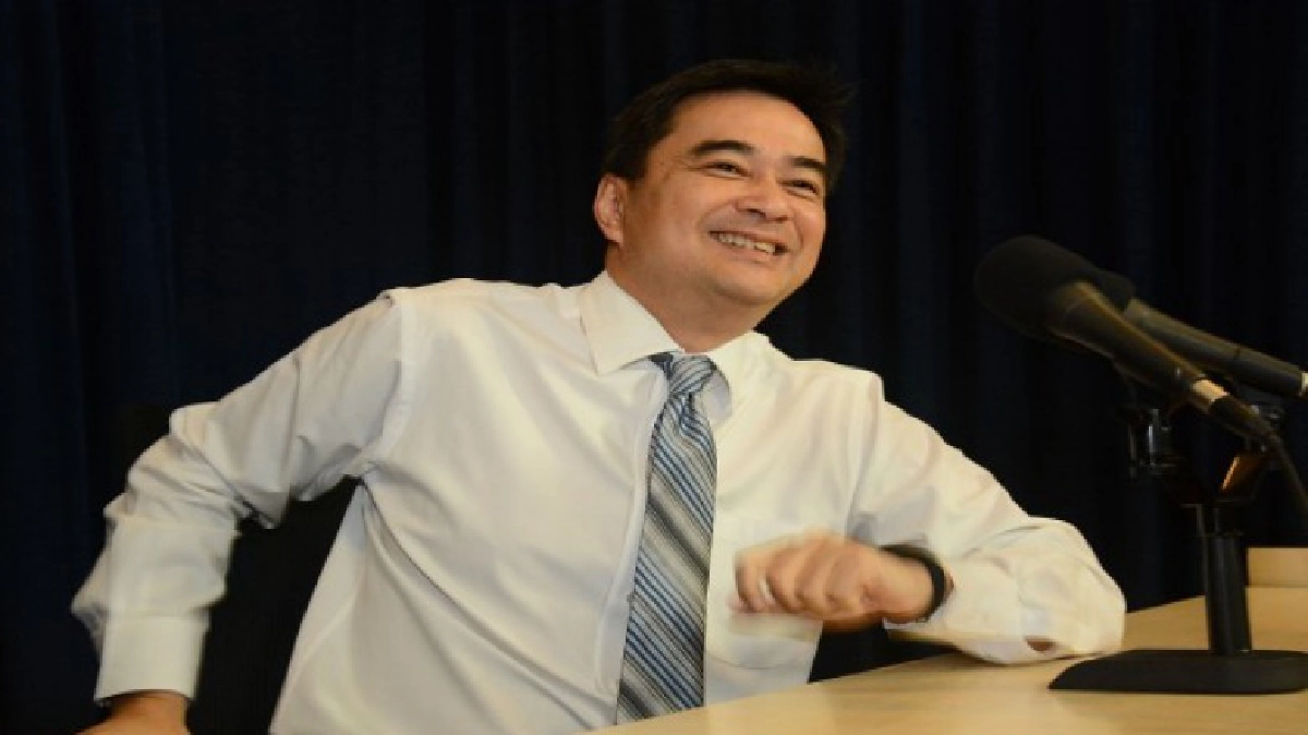 “มาร์ค”เห็นด้วยกับข้อเสนอปลดล็อคพรรคการเมือง “มาร์ค”เห็นด้วยกับข้อเสนอปลดล็อคพรรคการเมือง