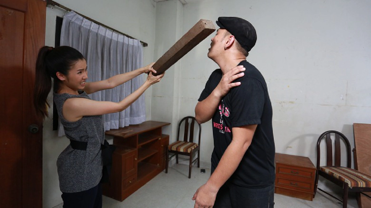 ‘แพรว’สู้ตาย!บู๊สู้ชายอกสามศอกฉลุย ‘แพรว’สู้ตาย!บู๊สู้ชายอกสามศอกฉลุย