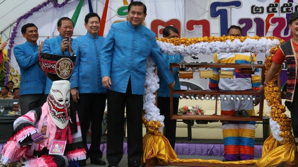 ตระการตา "ผีตาโขน ปี59" โชว์หน้ากากอาเซียน+3