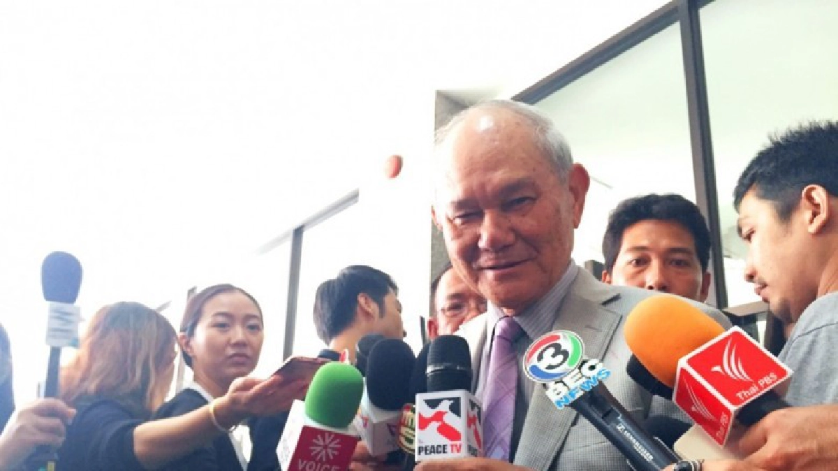 "มีชัย"เล็งคุย "คสช." หลังพบเอกสารเลียนแบบบิดเบือน รธน.