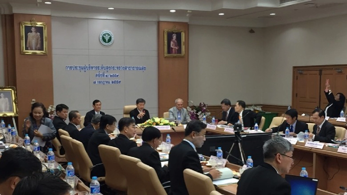 "มีชัย" ยัน รธน.ใหม่ ไม่เลิกบัตรทอง "มีชัย" ยัน รธน.ใหม่ ไม่เลิกบัตรทอง