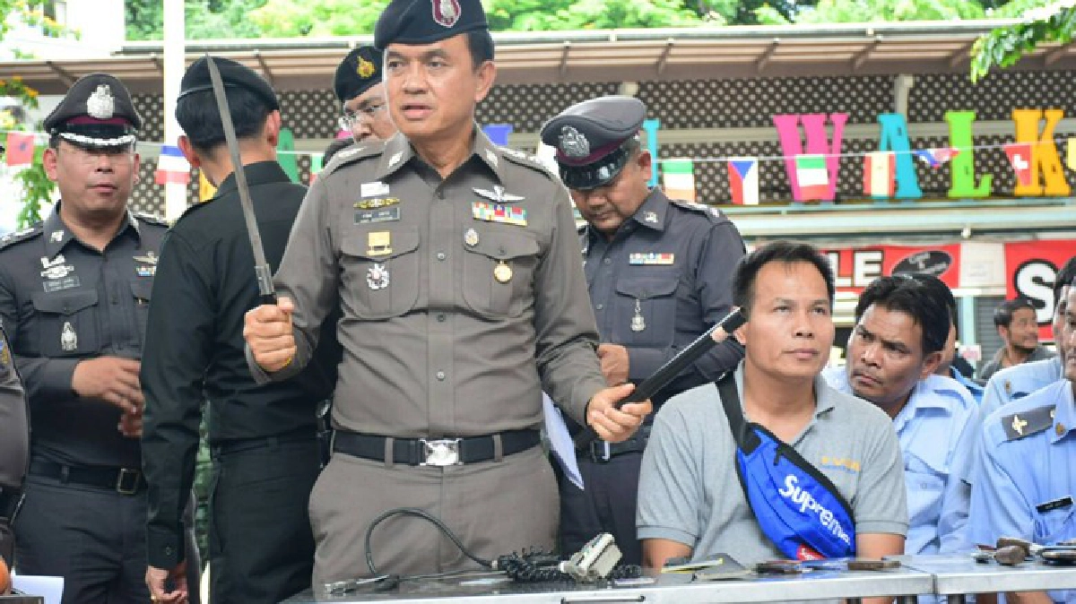 ตะลึง!วินรถตู้อนุสาวรีย์ชัยฯอาวุธเพียบ ตะลึง!วินรถตู้อนุสาวรีย์ชัยฯอาวุธเพียบ