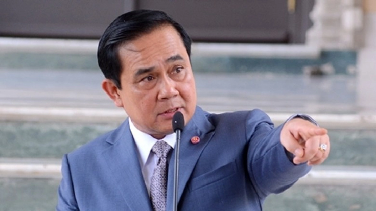 “บิ๊กตู่” เอาผิด "แจกรธน.ปลอม" ผิดกฎหมาย