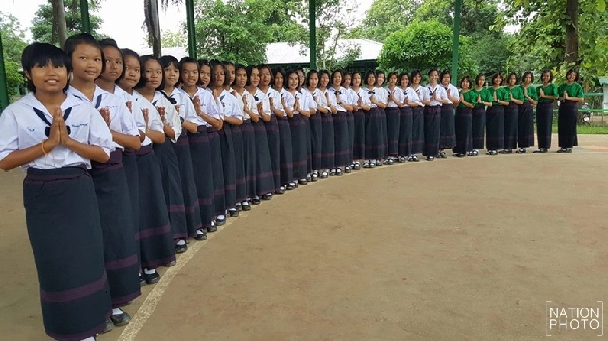 นร.เมืองลับแลพร้อมใจใส่ผ้าซิ่นมาเรียน นร.เมืองลับแลพร้อมใจใส่ผ้าซิ่นมาเรียน