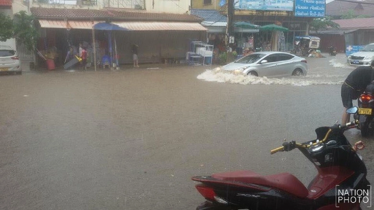 น้ำท่วมเวียงจันทน์ถนนทุกสายเจิ่งนองกว่าทุกครั้ง น้ำท่วมเวียงจันทน์ถนนทุกสายเจิ่งนองกว่าทุกครั้ง
