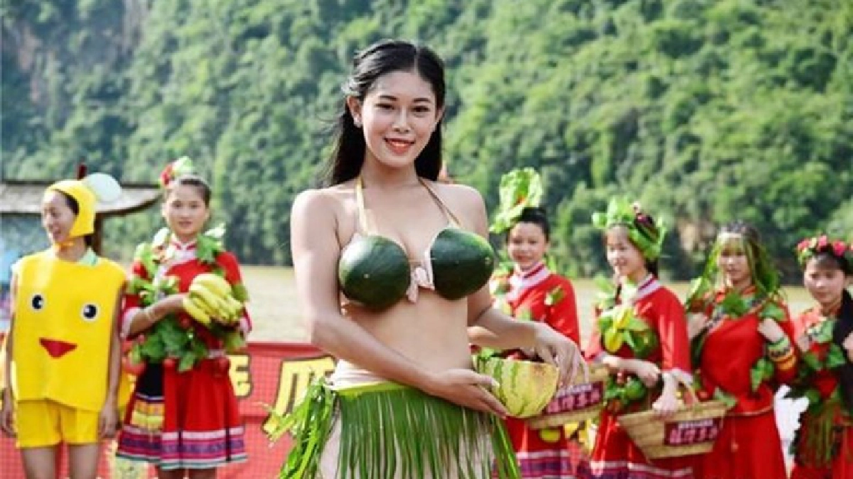 “แฟชั่นโชว์ผลไม้”ชนเผ่าเหยา “แฟชั่นโชว์ผลไม้”ชนเผ่าเหยา
