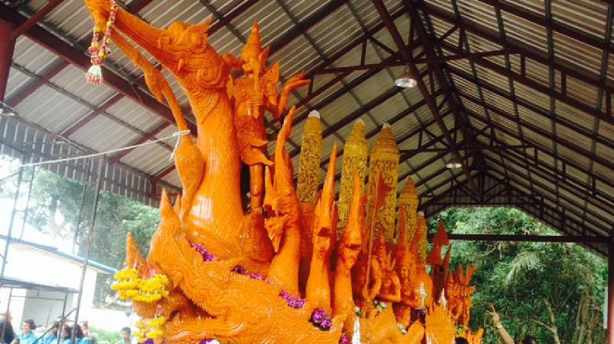 เทียนพรรษาทองคำใหญ่ที่สุดในโลก เทียนพรรษาทองคำใหญ่ที่สุดในโลก