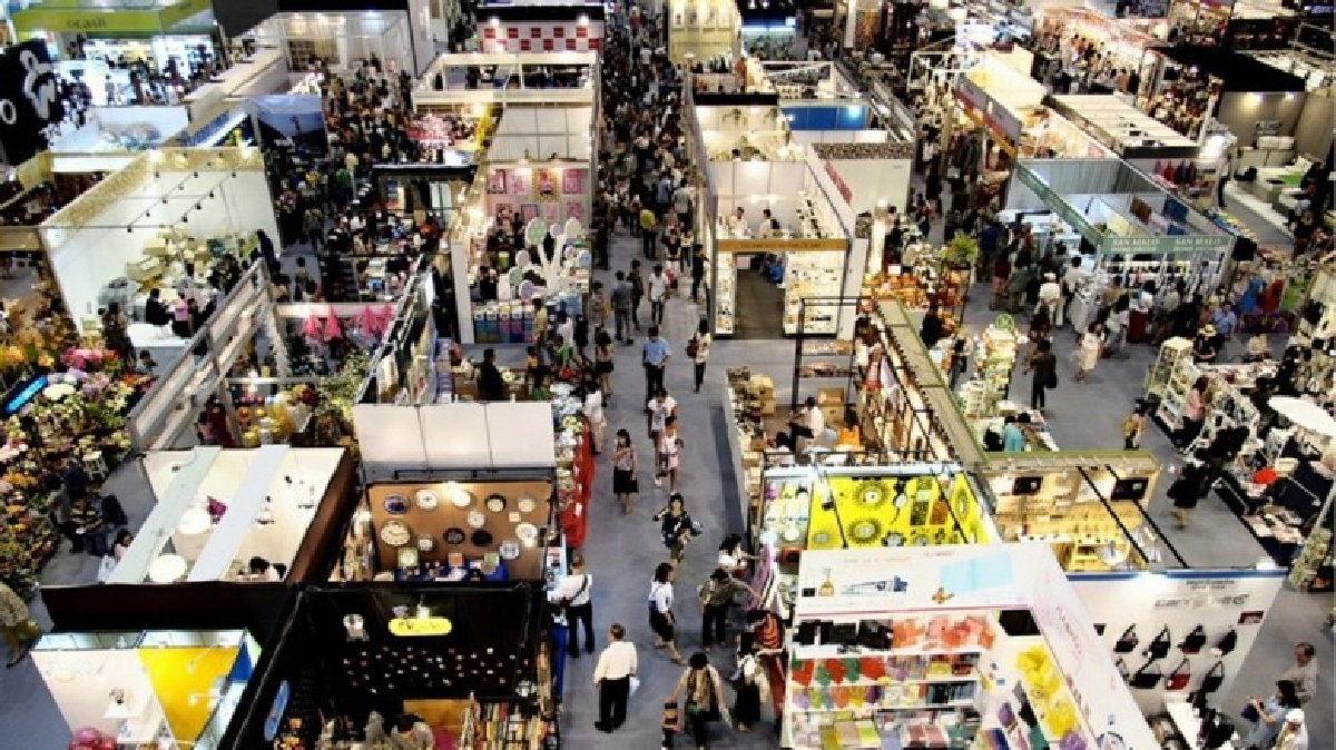 SMEดีเด่นทุกอาชีพเจรจาธุรกิจ--ขนสินค้าดังกว่า200บูธร่วมงาน!