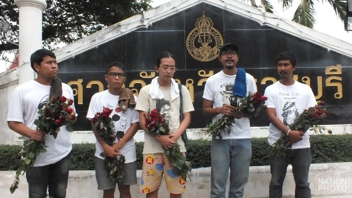 ศาลราชบุรีให้ประกัน4นศ.กลุ่มปชต.พร้อมนักข่าว