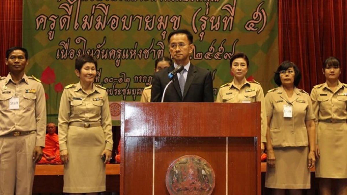 สพฐ.ยกย่องครู 305 คนเป็น “ครูดีไม่มีอบายมุข”