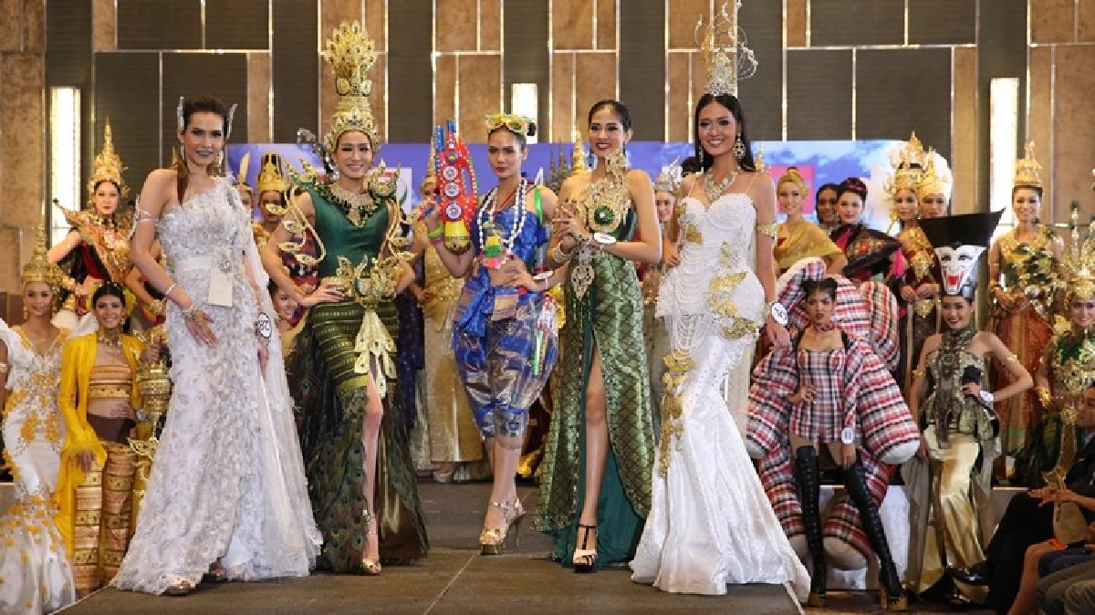 อวดชุดไทยแบบสร้างสรรค์บนเวทีมิสยูฯ อวดชุดไทยแบบสร้างสรรค์บนเวทีมิสยูฯ
