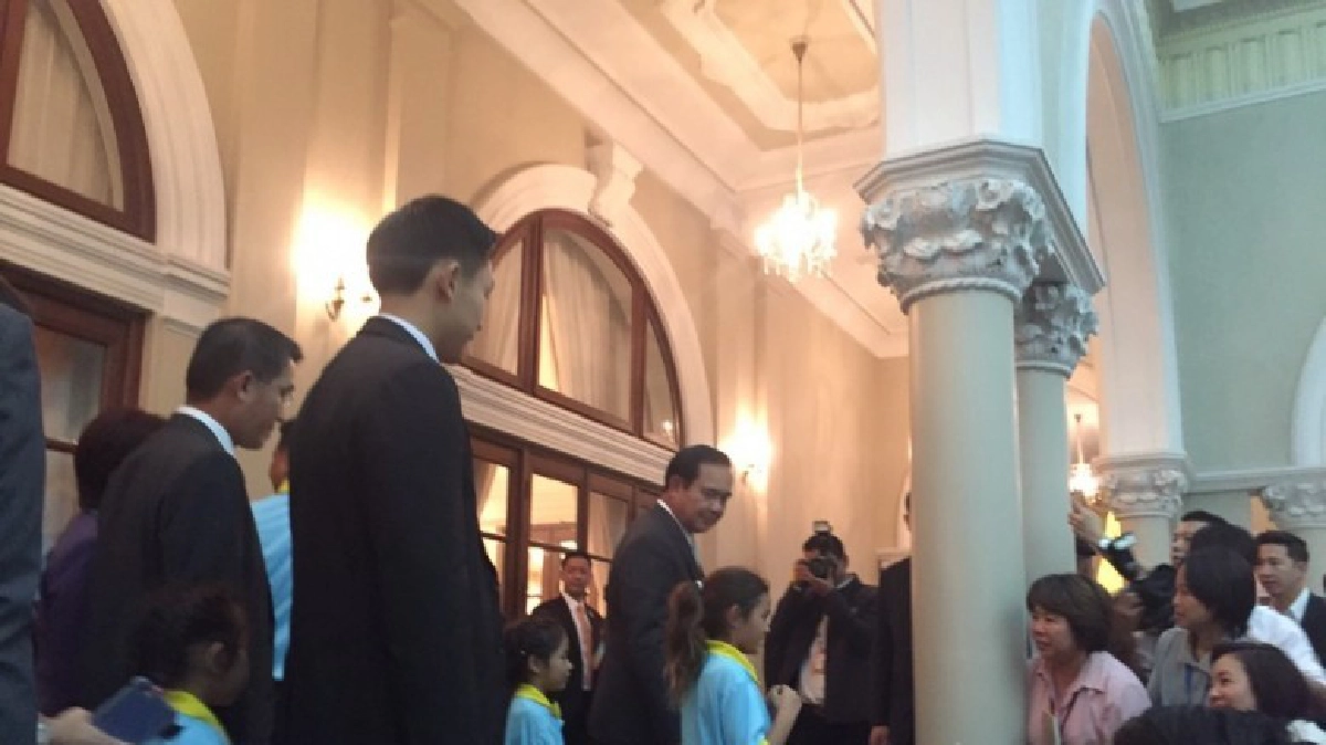 “นายกฯตู่”พบหลานๆเยาวชนไทยในสหรัฐฯ