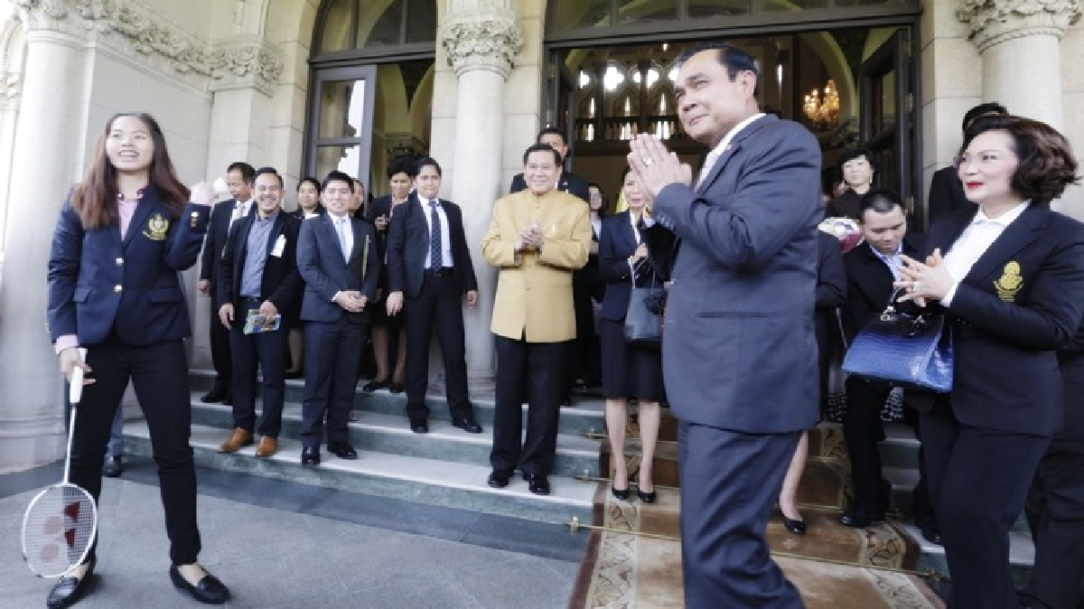 “นายกฯ" ให้กำลังใจ “น้องเมย์” “นายกฯ" ให้กำลังใจ “น้องเมย์”