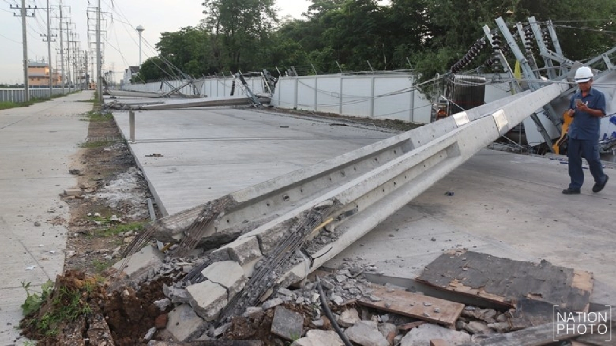 6ล้อหลับในชนเสาไฟฟ้าล้มระนาว