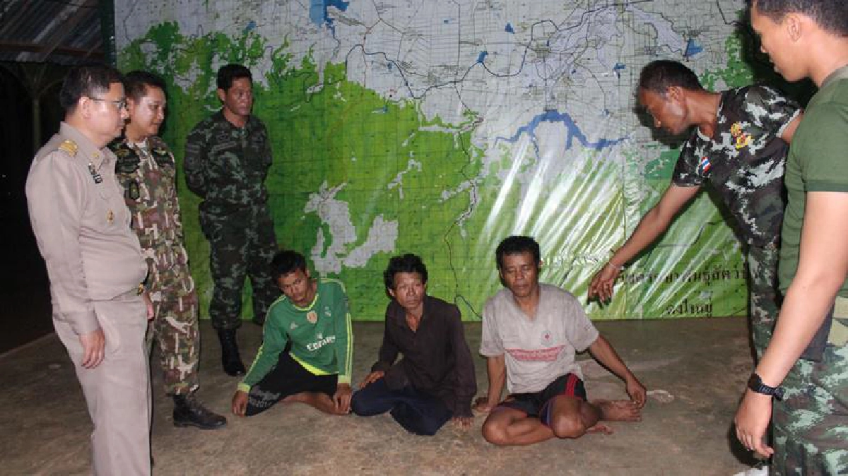 จับชาวกัมพูชาขุดตอ“ไม้พะยูง”อุทยานทับลาน จับชาวกัมพูชาขุดตอ“ไม้พะยูง”อุทยานทับลาน