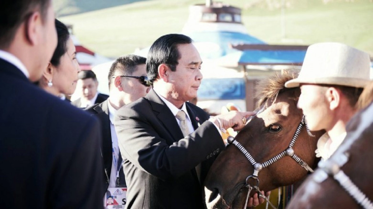 "นายกฯ" กับ ม้าที่ระลึกจาก ปธน.มองโกเลีย