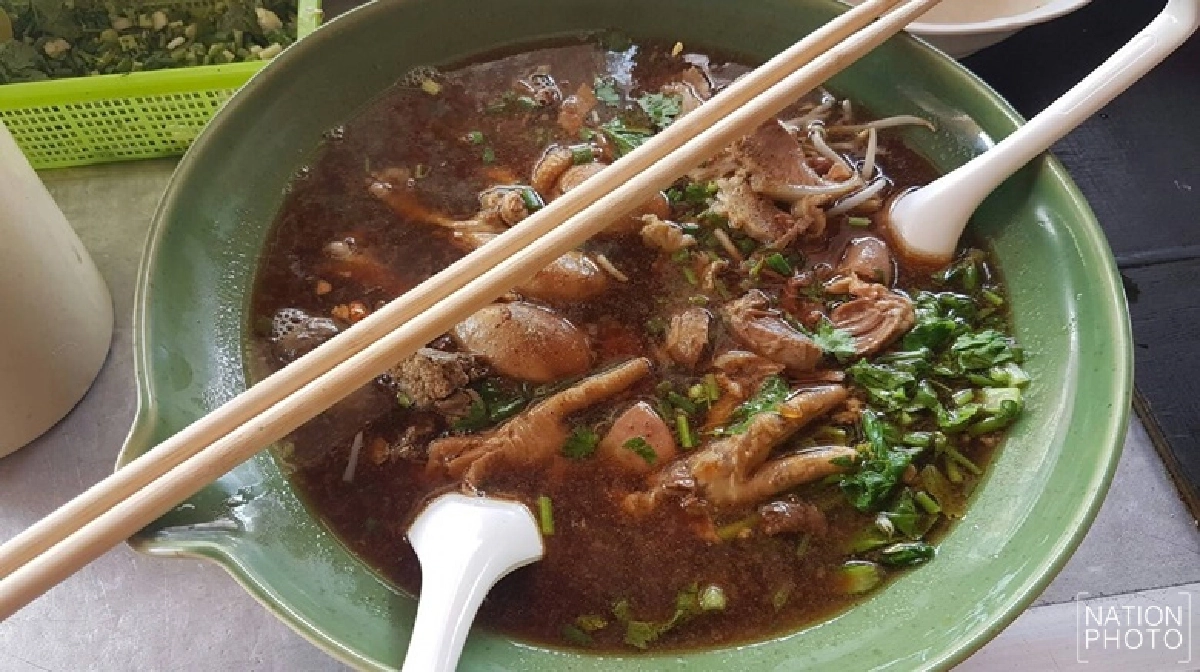 ท้าอีก!กินก๋วยเตี๋ยวชามยักษ์40นาทีได้ให้กินฟรี1ปีเต็ม ท้าอีก!กินก๋วยเตี๋ยวชามยักษ์40นาทีได้ให้กินฟรี1ปีเต็ม