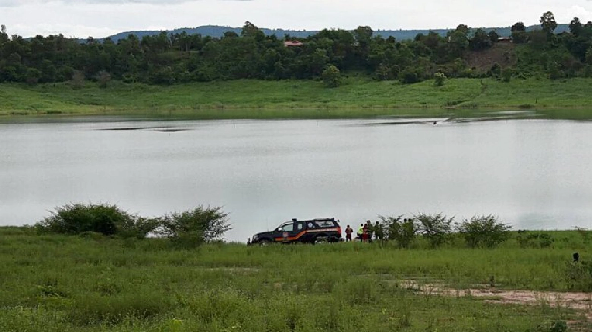 ‘สามหนุ่ม’แล่นเรือตกปลาชนตอไม้พลิกคว่ำจมหาย1 ‘สามหนุ่ม’แล่นเรือตกปลาชนตอไม้พลิกคว่ำจมหาย1