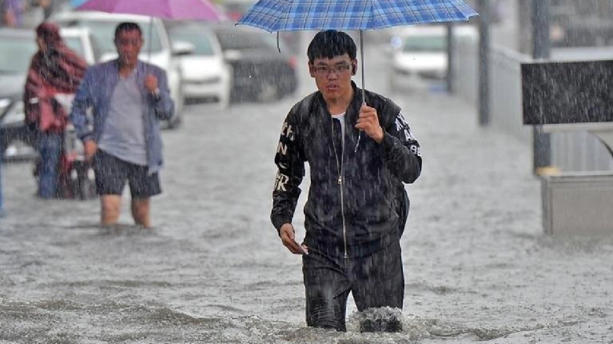 ฝนตกหนัก ! ยกเลิก130เที่ยวบิน
