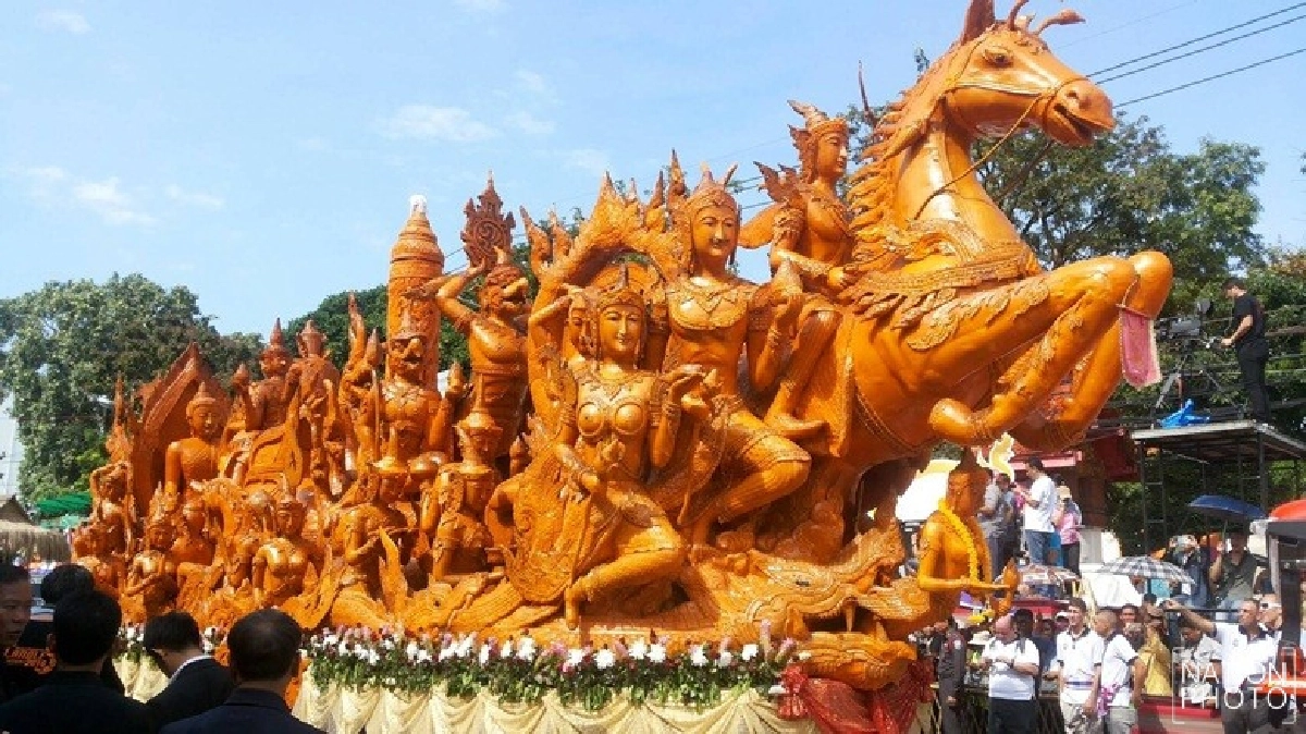 ตื่นตา!ต้นเทียนทองคำ3คนโอบพุทธประวัติ40เมตร